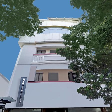 Super Townhouse G Silver Hotels Near Us Biometric Csennai Kültér fotó