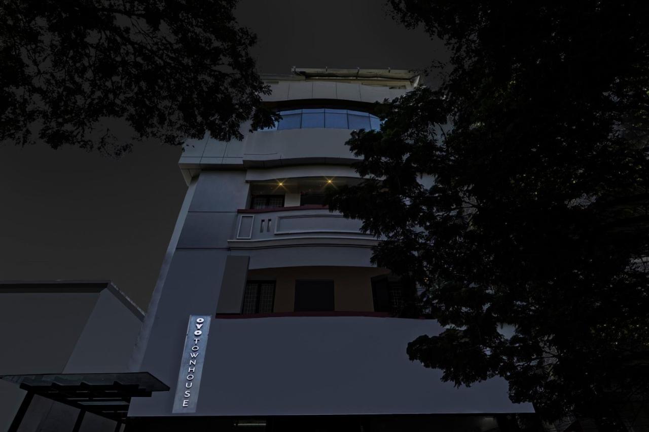 Super Townhouse G Silver Hotels Near Us Biometric Csennai Kültér fotó