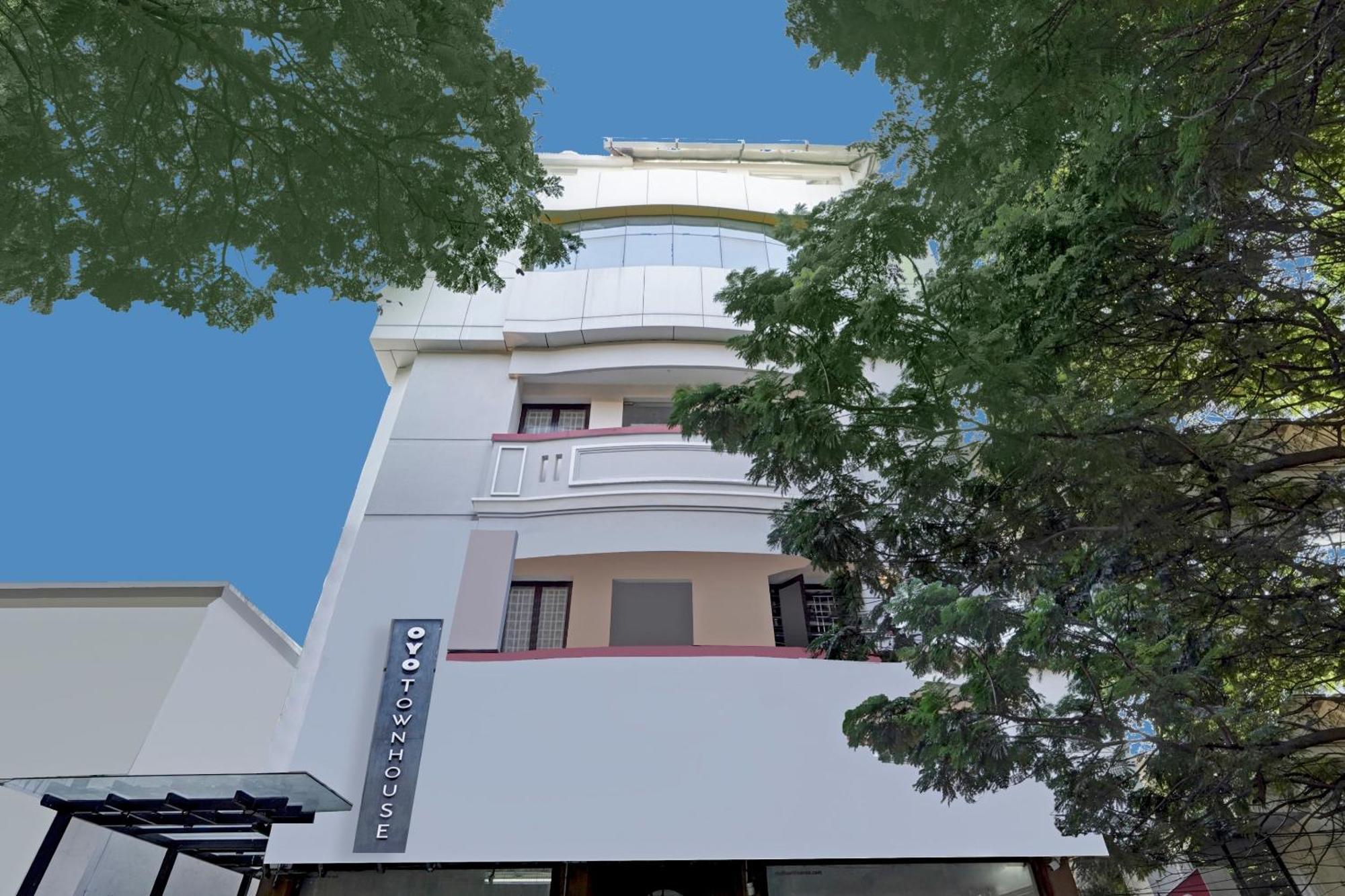 Super Townhouse G Silver Hotels Near Us Biometric Csennai Kültér fotó