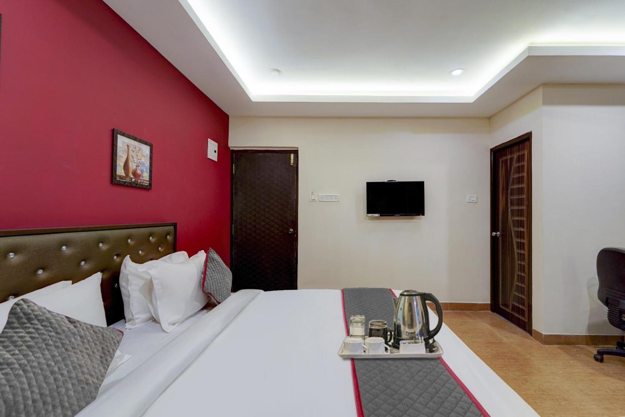 Super Townhouse G Silver Hotels Near Us Biometric Csennai Kültér fotó